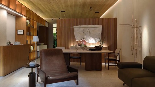 O equilíbrio entre planejados e retrô/vintage é a chave para um espaço com personalidade.